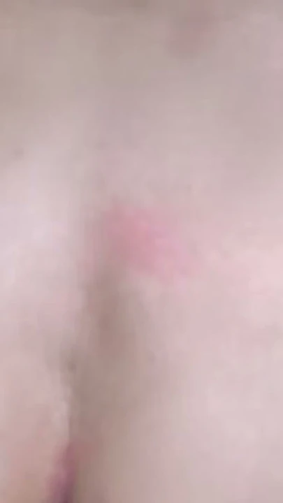 Pemandangan terbaik dari memek krim yang luar biasa dari dekat ke dalam memek | Klip 1