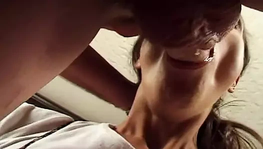 Büyük memeli üniversiteli sürtük sevimli yüzünü dölle kaplıyor