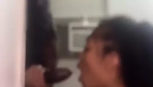 Güzel Alman kulübe gitmeden önce fıstığımı gırtlağına kadar sikti