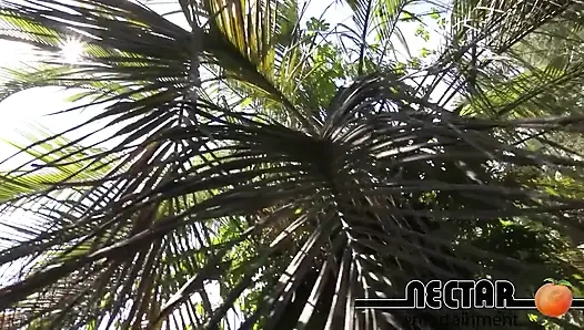 Çift Penetrasyon: Bu Ahlaksız Esmerin Her İki Delikten De Delinmesini İzleyin.