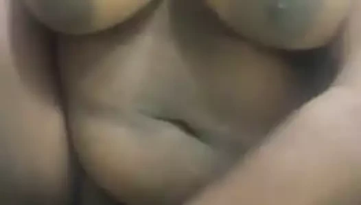 Büyük memeli zenci iri güzel kadın