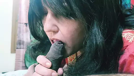 Güzel yüzümü sikmeyi seviyor.