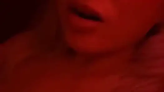 En tatlı rüyalar üvey anne ile yatağa hazırlanıyor