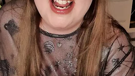 Sürtük amatör bbw milf bilir nasıl o vermeli bir oral seks ve o da seninle kirli konuşuyor, baba