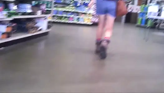 Köylü kızı alışverişe gidiyor