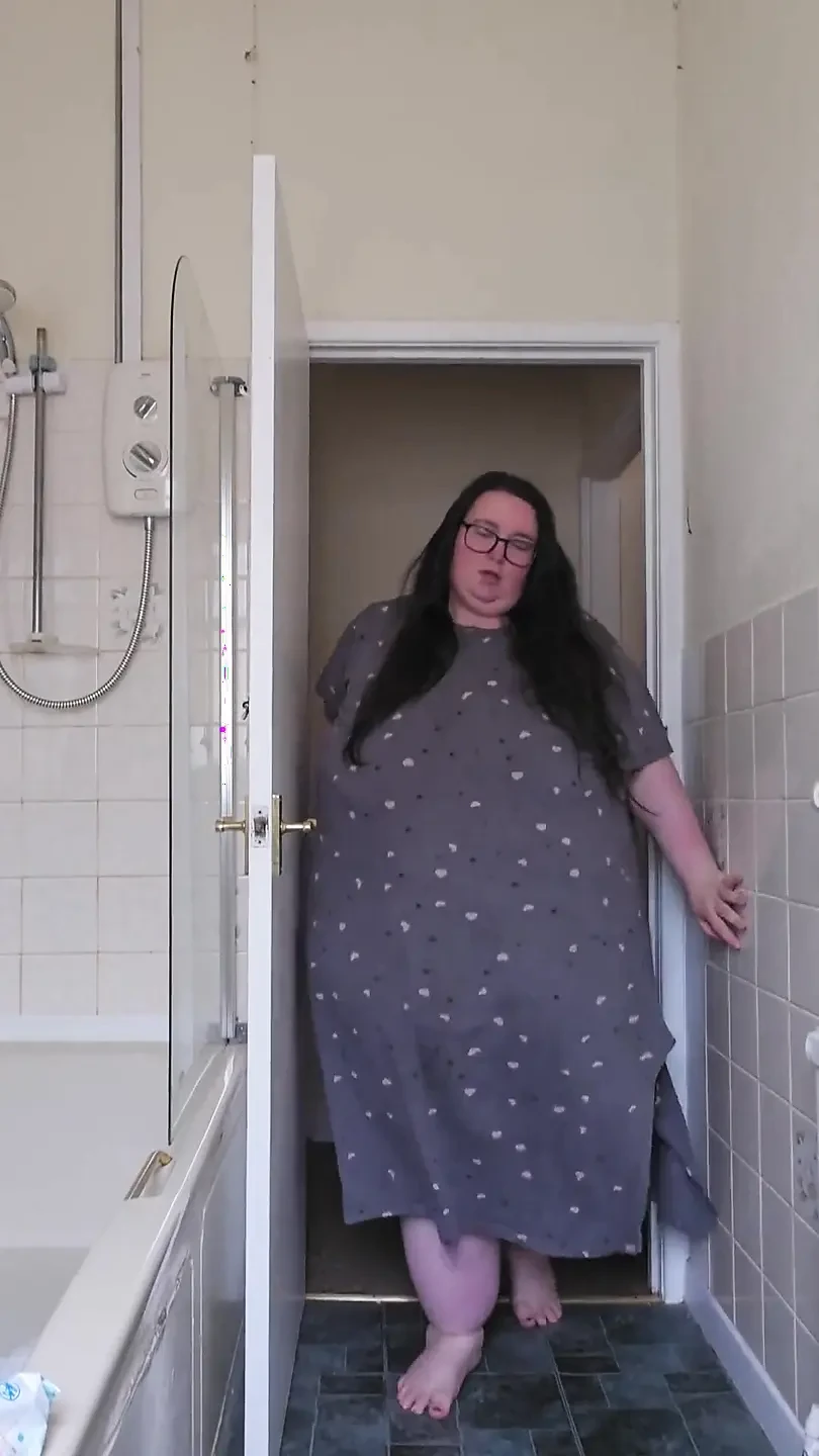 New: Ssbbw Stripping In The Bathroom Fat Body Exploration Feat Ssbbwladybrads Brunette Striptease Glasses Belly Fetish Twerking Hd Porn (Uncut) - Austria Special