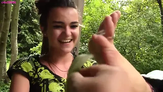 Stacy yalınayak gıdıklama, babetler ve çoraplar çıkarıldı