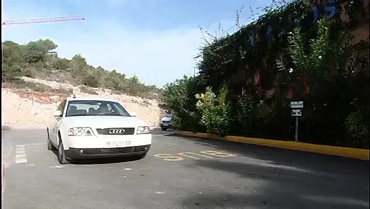 Sarışın hatun buharlı karşılaşmada taksi şoförünü baştan çıkarıyor
