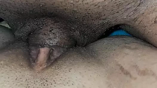 Cameea yeni evli Hintli yengenin yeni erkek arkadaşları tarafından sikiştiği mms sızdırıldı