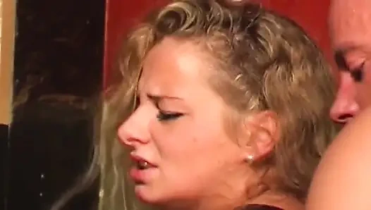 Orta yaşlı seksi kadın claire geniş açık amcık