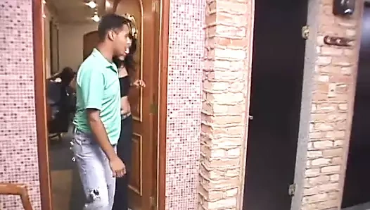 Erotik biseksüel grup güzel bir grup seksten zevk alıyor