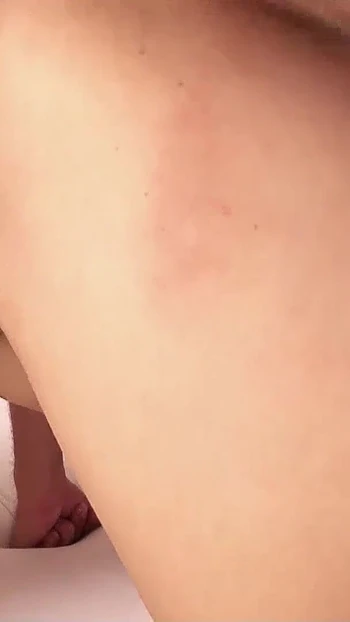 Захватывающий момент от "Симпатичная японская тинка получает ее волосатую киску глубоко кримпай на первом свидании"