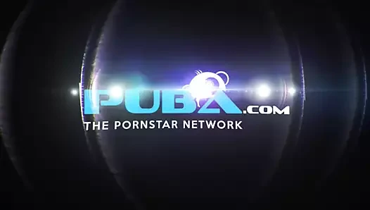 Alison, akşam için ona iyi bir sevişme veren bir arkadaş tutar.