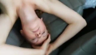 Arabada başka bir adamla seks ve o hoşuna gidiyor