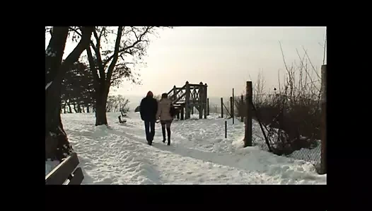 Soğuk seni sikişmekten alıkoyamaz!