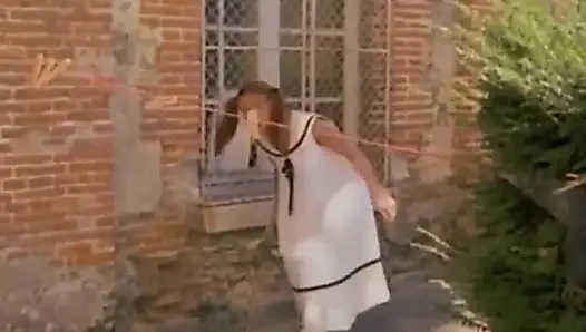 Alice üvey babasından şaplak yiyor