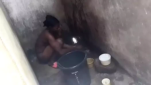 Zenci üvey kız kardeşim duşta