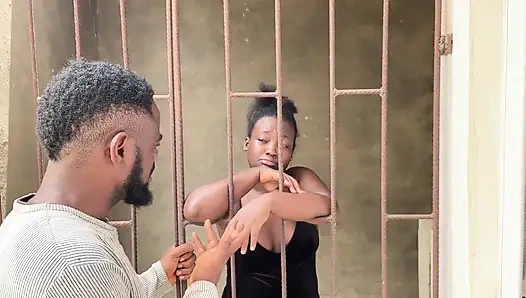 Hapishanede beni ziyarete geldi ve sonunda beni sikiyor