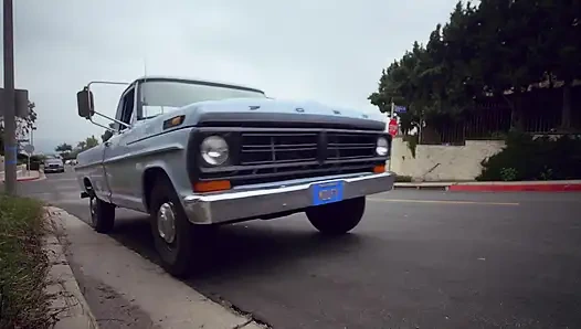 Orta yaşlı seksi kadın afet orta yaşlı seksi kadın jennifer genç aktörün yarağını karşı koyamıyor