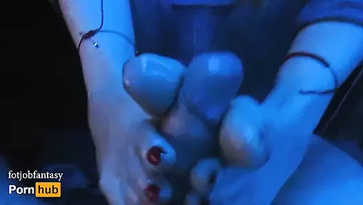 Harika amatör ayakla muamele ve ayak parmakla muamele, ayak parmaklarının arasına boşalma!