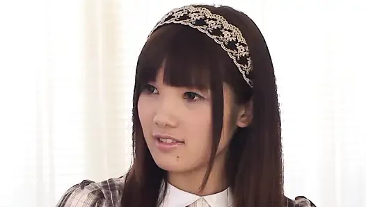 Sidik duşunda sırılsıklam olana kadar parmaklanıyor ve yalanıyor