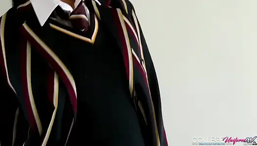 Kelli Smith'in rol aldığı striptizli blazer