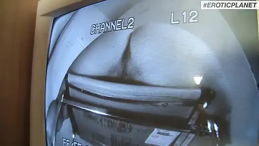 Seksi esmer ağzına boşalmayı seviyor