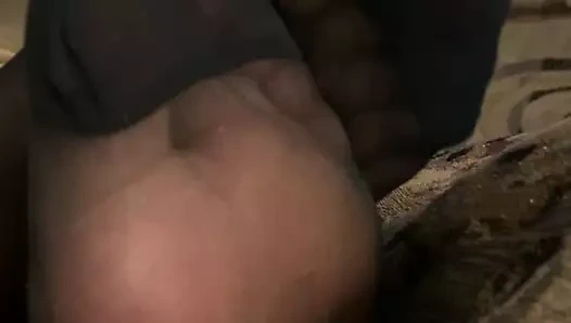 Siyah ayak tabanları ve ayak parmakları önemlidir