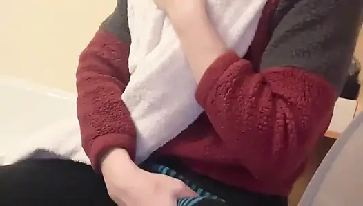 Minik Doğa Memeli Hana Banyoda Duşunu Bitiriyor