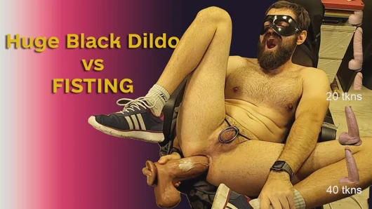FuFu bekaret kemeriyle yumruk soktuktan sonra büyük siyah dildo