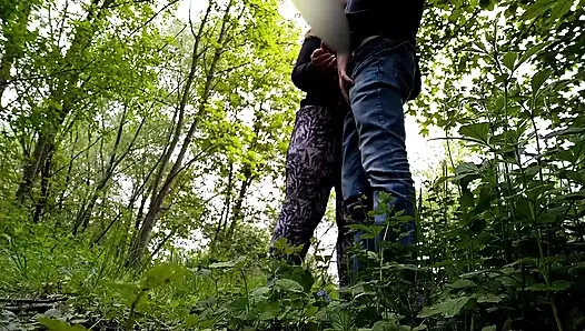 Damadı açık havada seks için kayınvalidesine yalvardı ama sadece elle muamele çekti