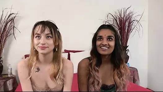 Çaresiz amatör ateşli hatunlar Scarlett Misty Lana ve Kama Sutra sıkı amcıklarını büyük sert yaraklarla sert siktiriyor