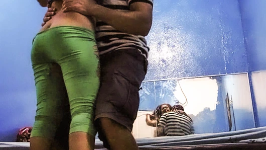 Sıcak latina fahişe kontroller içinde the mirror ne kadar iyi ben onu sikmek