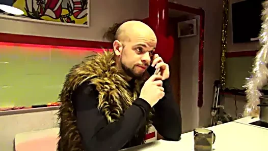 HACER TRAMPA - ESPOSA FOLLADA A SU MEJOR AMIGO DE SUS MARIDO