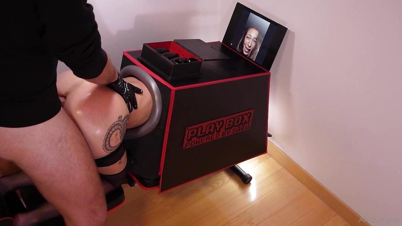 Anakatana playbox'ta götten sikiliyor! SERT BDSM VE SERT ESARET ANAL