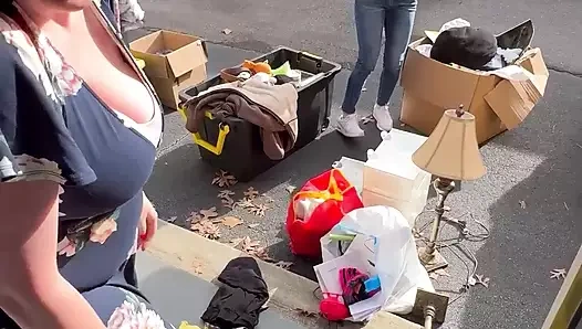 Storage unit auction ends in public FFM quickie