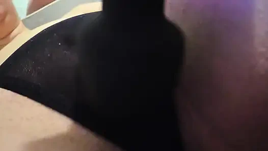 Seksi Orta Yaşlı Seksi Kadın Vibratör Yardımıyla Külotun Içinden Klitoris Orgazmı..