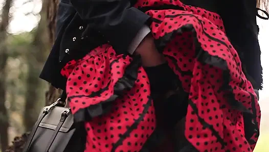 Polka Dot Etekli Hatun Ormanda Sert Sikiliyor