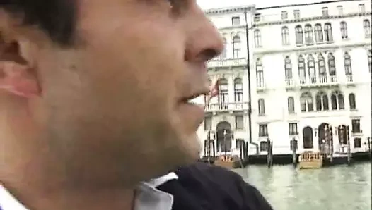 Traviata bir luci rosse- tam bir İtalyan filmi