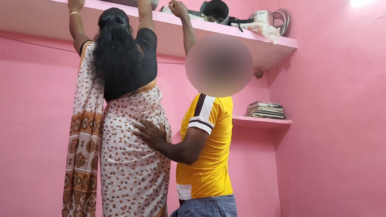 Üvey anne üvey oğluyla seks yapıyor - gerçek ev yapımı video