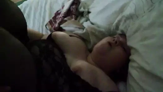 Şişman evli kadın yabancı tarafından sert sikiliyor