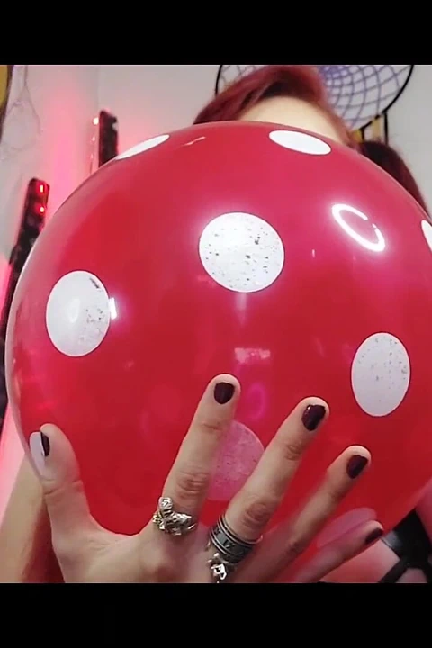 Shyyfxx götüyle balon okşuyor ve patlatıyor!