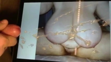 Canavar göğüslerimde büyük cumshot