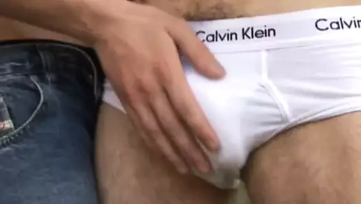 Twinks açık havada direklerini salıveriyor