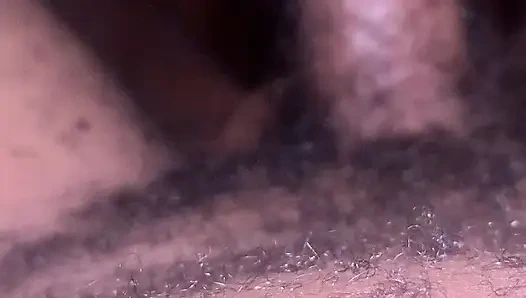 Seksi vücut amatör slimthick zenci genç kız Afrikalı büyük zenci yarağıyla oral seks yapıyor