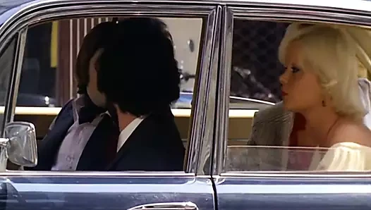 Yabancılarla paylaşıldı