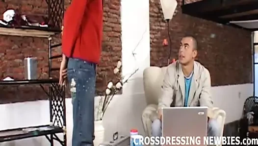 Crossdressing yaparken sert bir sik almak istiyorum