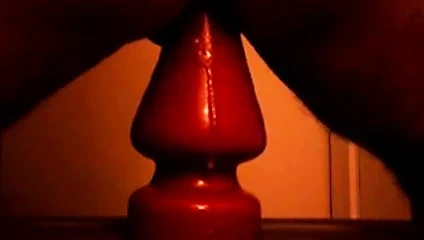 Büyük göt götüme tıkaç takıyor