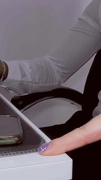 Захватывающий момент из "БОСС С БОЛЬШИМ ЧЛЕНОМ ТРАХАЕТ ГРУДАСТУЮ СЕКРЕТАРШУ"