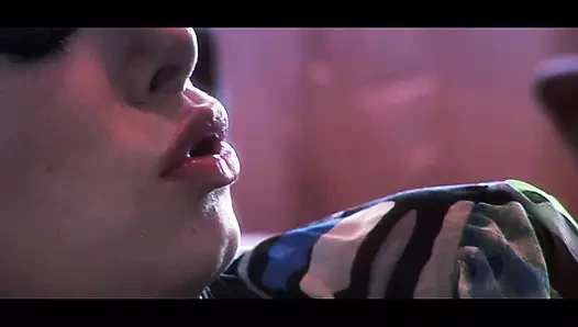 ATEŞLI KıZ BÜYÜK BIR YARAKLA GÖTÜNÜ SIKIP BOŞALTıYOR